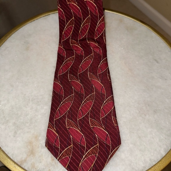 Valentino Red Leaf Patterned Embossed Men's Tie - Picture 1 of 8